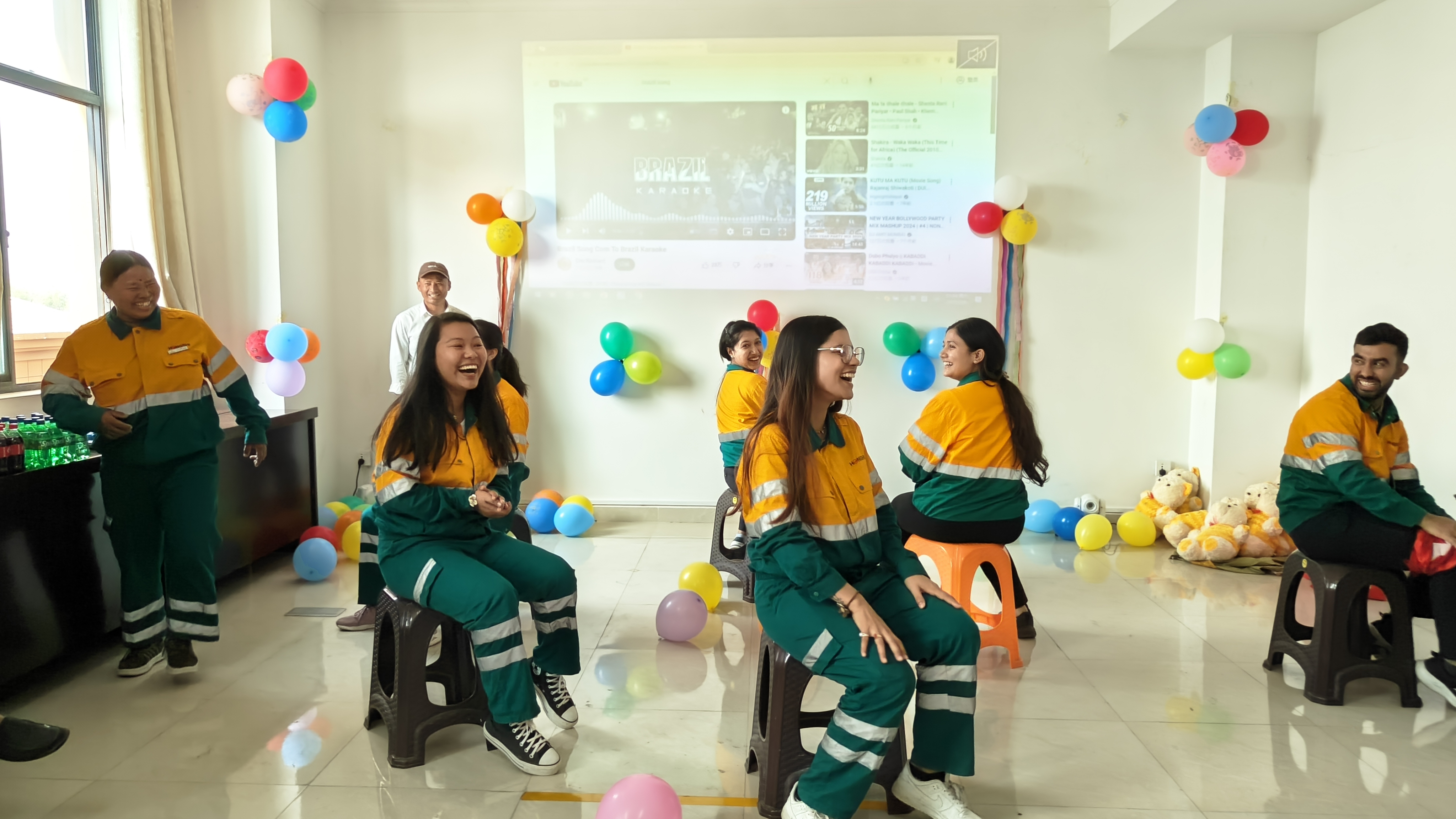 铿锵玫瑰，丝路柔情——红狮希望开展妇女节活动